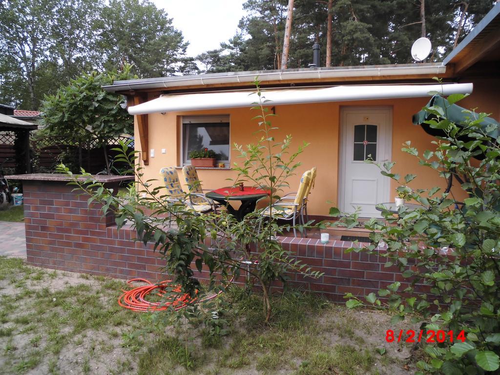 Ferienhäuser Golinski mit Kamin und umzäutem Grundstück am Neuendorfer See Alt Schadow Exterior foto