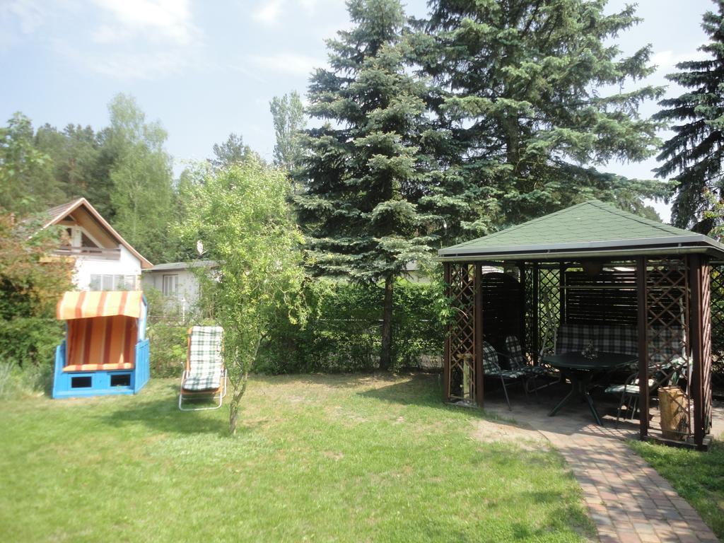 Ferienhäuser Golinski mit Kamin und umzäutem Grundstück am Neuendorfer See Alt Schadow Exterior foto