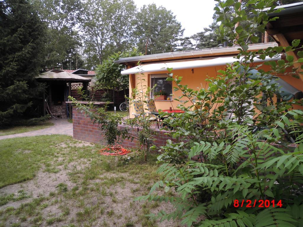 Ferienhäuser Golinski mit Kamin und umzäutem Grundstück am Neuendorfer See Alt Schadow Exterior foto