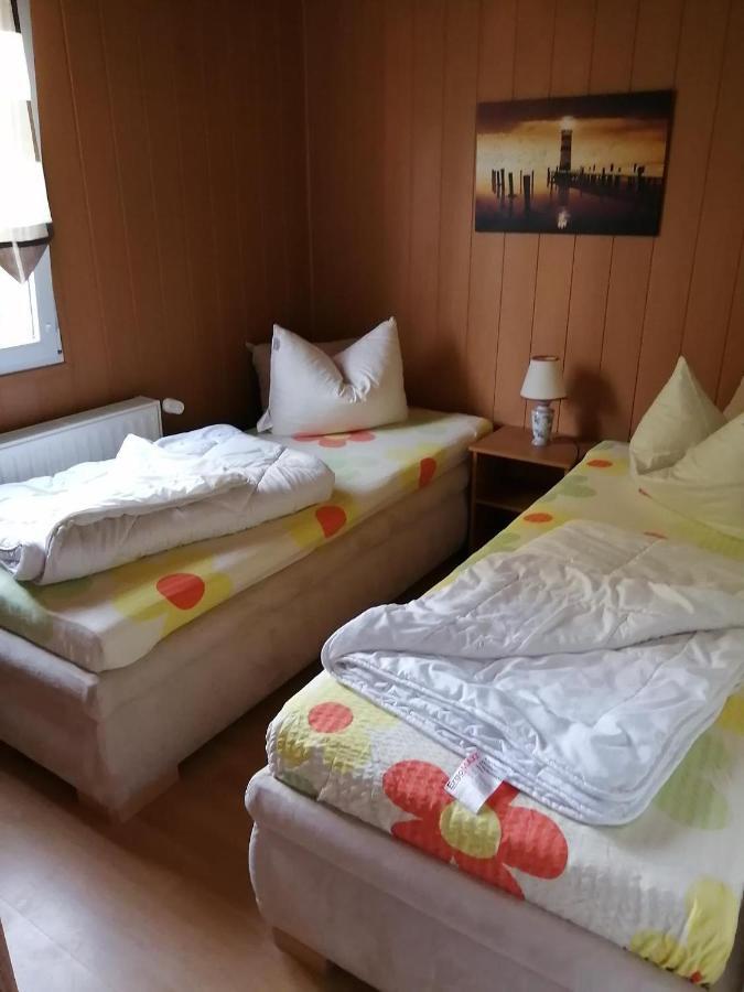 Ferienhäuser Golinski mit Kamin und umzäutem Grundstück am Neuendorfer See Alt Schadow Exterior foto